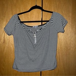 Striped short sleeve top with zipper